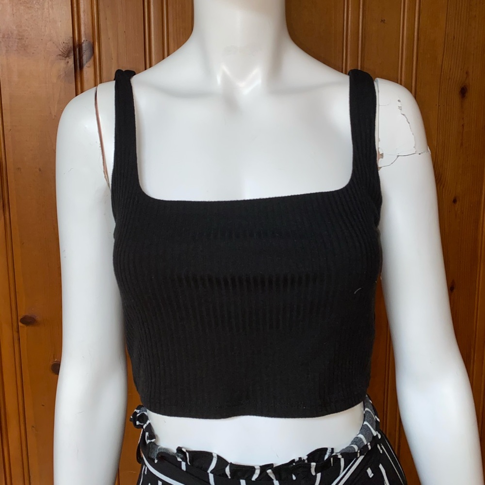 Black knit crop top